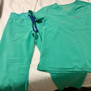 Figs surgical green scrub set